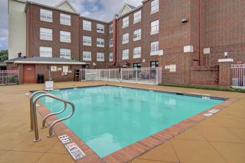 Holiday Inn and Suites Addison an IHG Hotel - image 30