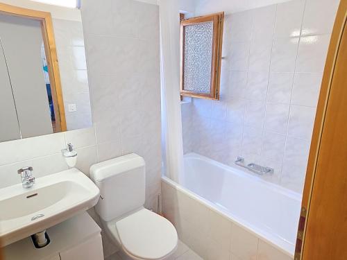 Vannas istaba, Apartment Toissa A6 by Interhome in Salufa