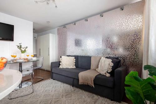 BnBNova - 1BR - Piccadilly Circus & Trafalgar Square - image 2