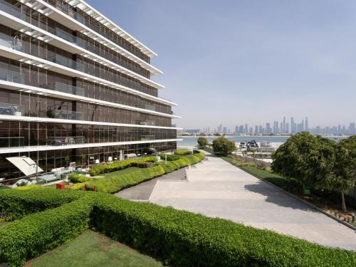 Upscale Palm Living - Accor Hotel Access - image 5