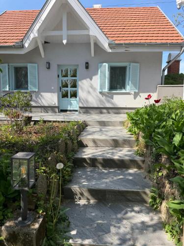 Jobb, Mint Otthon Vendégház Kőröshegy – khách sạn tại Koroshegy