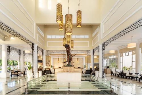 로비, Bahia Principe Escape Runaway Bay - Hyatt Inclusive Collection - Adults Only - All Inclusive in 런어웨이 베이