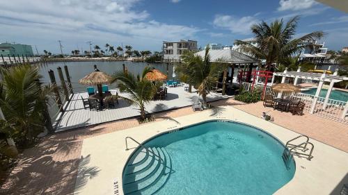 Manatee Bay Inn - image 5