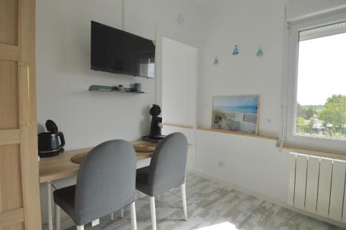 virtuve, Le nid calme, studio cosy en bord de mer in Langrune-Sur-Mer