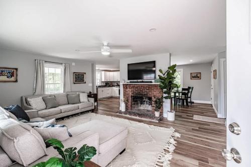 Cozy Family Home with Beach Access