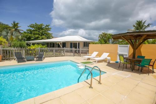 Villa Lalaland - 4 Bedrooms Pool & Garden Le Gosier – khách sạn tại Dampierre
