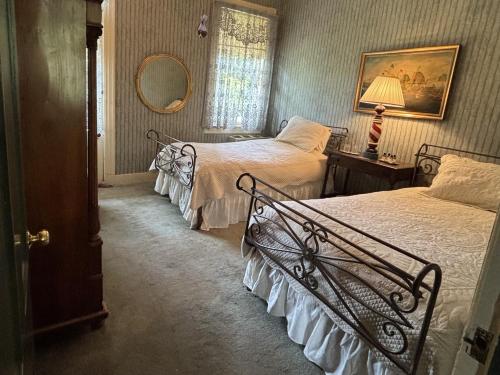 2 twin beds