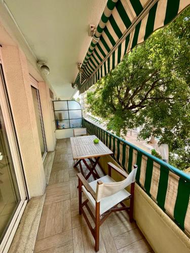 Bright Apartment - 2 Min Walk to Beach