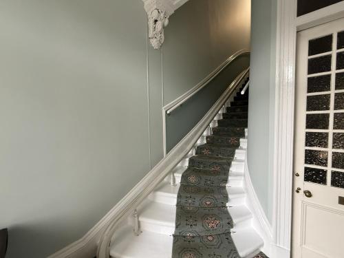 Principal Apartments - West End - image 2