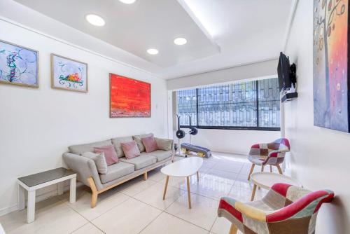 Providencia Oasis steps from Costanera Center