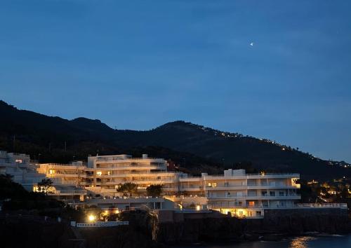 Le Cap Neree - Piscine et vue mer in Le Trayas Superieur
