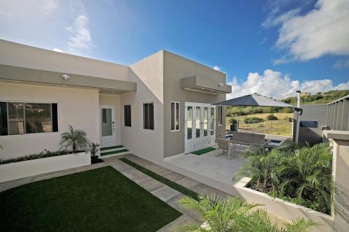 3BR Modern Villa w/ Private Pool & Fire Pit in St. Philip