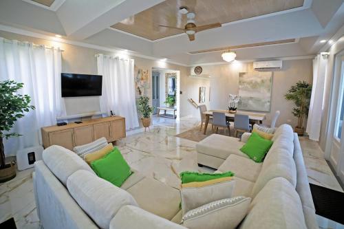 3BR Modern Villa w/ Private Pool & Fire Pit in St. Philip