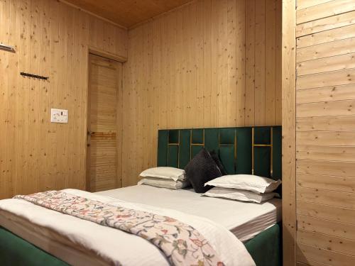 Favela Headrooms - Srinagar Favela Headrooms - Srinagar
