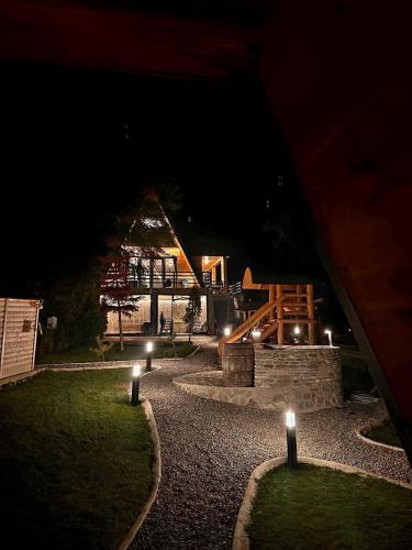 Viesnīcas āriene, Fox Cabins in Traisteni
