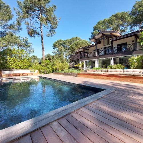 Maison au calme entre Océan et Lac, vue sur le golf, piscine chauffée, classée 4 étoiles