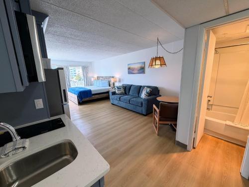 Beachcomber Motel - image 39