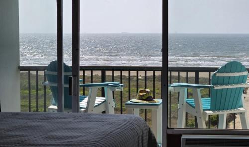 Islander East Condominiums Room Type - Studio with Balcony
