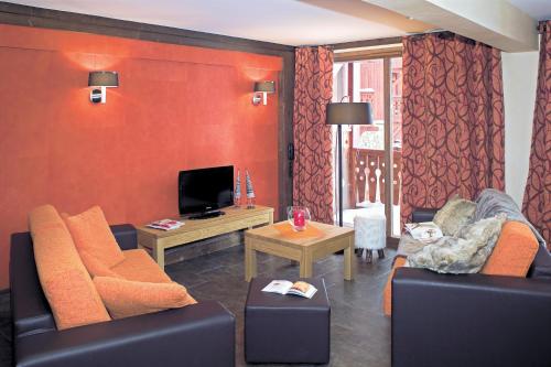 Four-Bedroom Duplex Apartment (8 Adults)