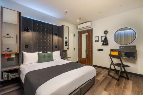 room detail thumbnail 1