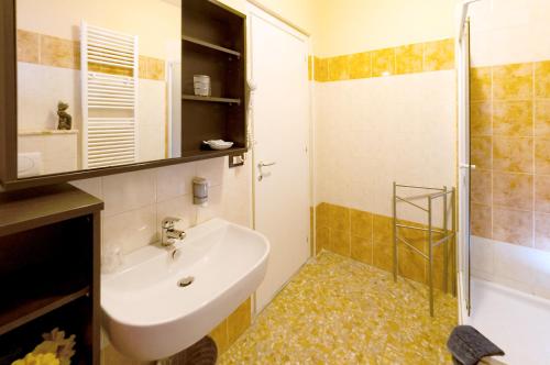 Comfort Triple Room image 5