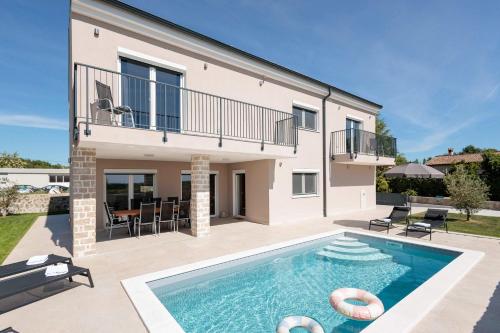Villa Farini - with private pool near Porec – khách sạn tại Rapavel