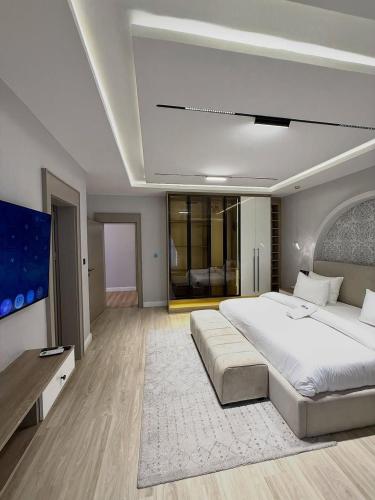 6 units of luxury 3 bedrooms in คาดูนา