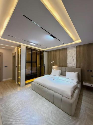 6 units of luxury 3 bedrooms in คาดูนา