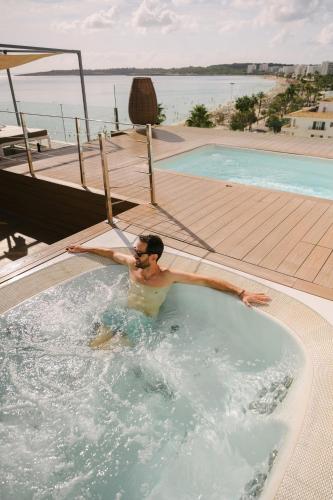 อ่างแช่น้ำร้อน, Kyrat Amarac - Adults Only in ซอนเซร์เบรา