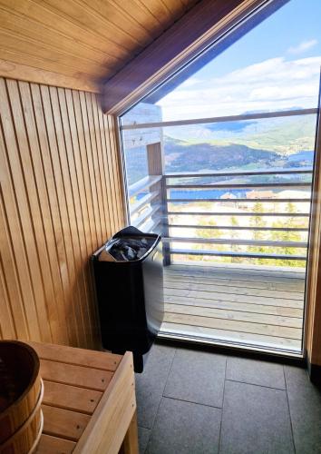 Saun, Mountain Ski Cabin with Sauna & Scenic Views in Vradal