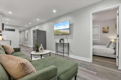 Cozy 4BR 2BA Worth Home in Chicago Ridge