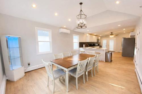 Spacious Beach House for 12 - 10-Min Walk to Beach - Family-Friendly Coastal Retreat in Long Branch (NJ)