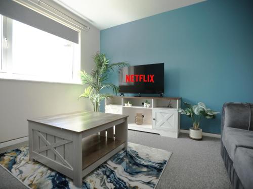 Windrush House By N And N Stays, 3 Bedroom house in Whitway Bath with Free Parking Free Wifi, Long s – khách sạn tại Twerton
