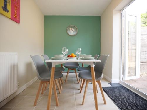 Facilities, Windrush House By N And N Stays, 3 Bedroom house in Whitway Bath with Free Parking Free Wifi, Long s in Twerton