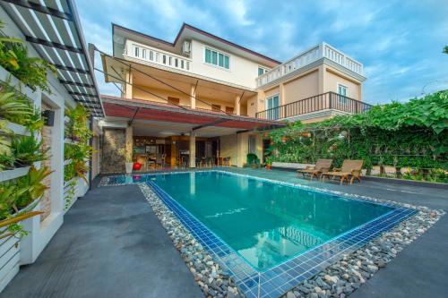 Exterior view, The Canal Ratchaburi in Ratchaburi