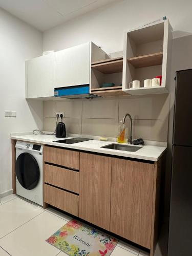 Kitchen, Equa Suite At Majstic Residence klcc in Little India