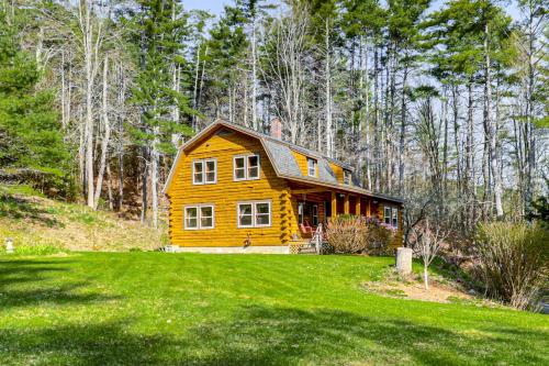 Forest Hideaway in Plainfield: Hike, Paddle & Ski in Cornish (NH)
