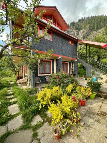 Offbeat Homestay - The Mountain House Manali in Bashisht