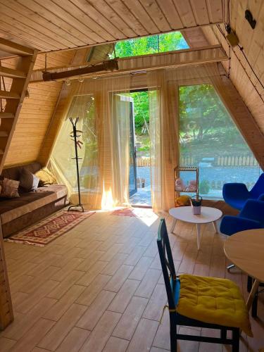 Удобства, Narnia Cottages in Misaktsieli