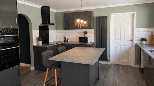 Arfryn - Spacious 4-Bedroom Bungalow Near Carmarthen & Pembrey Coast in Llangyndeyrn