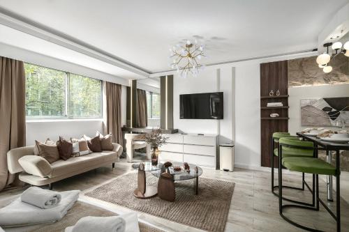 LUXURY Apt - Balcony- Kensington-24 7 security - image 29