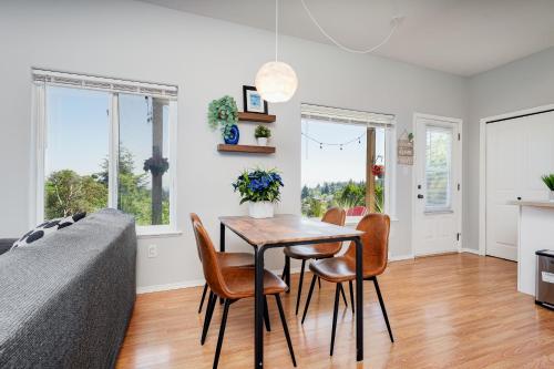 Ravenwood Stay With Ocean View in Colwood