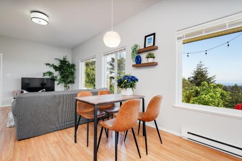 Ravenwood Stay With Ocean View in Colwood