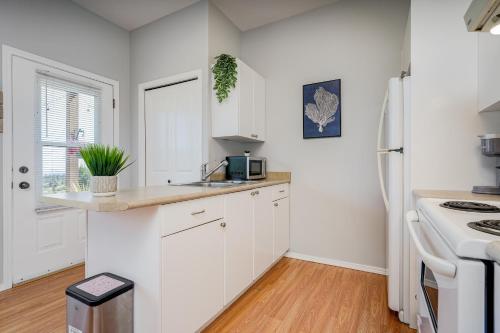 Ravenwood Stay With Ocean View in Colwood