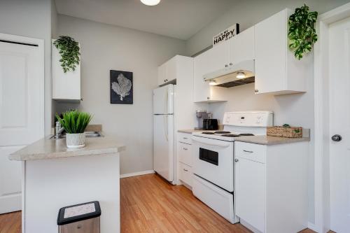 Ravenwood Stay With Ocean View in Colwood