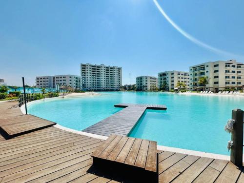 Laguna privada y playa artificial