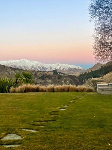 Art on Point Peaceful and Spacious Shotover Canyon - image 9