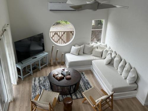 The Surf Shack 2 Bedroom house w Kids loft in Ocean View (HI)