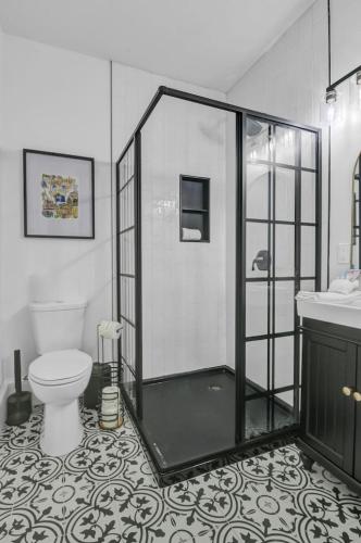Łazienka, River House - Sleeps 6 in Colonial Heights