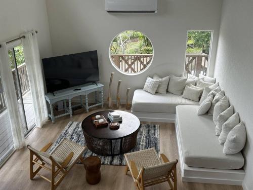 Surf Shack Grand Starfish 2 bedroom with kids loft in Ocean View (HI)